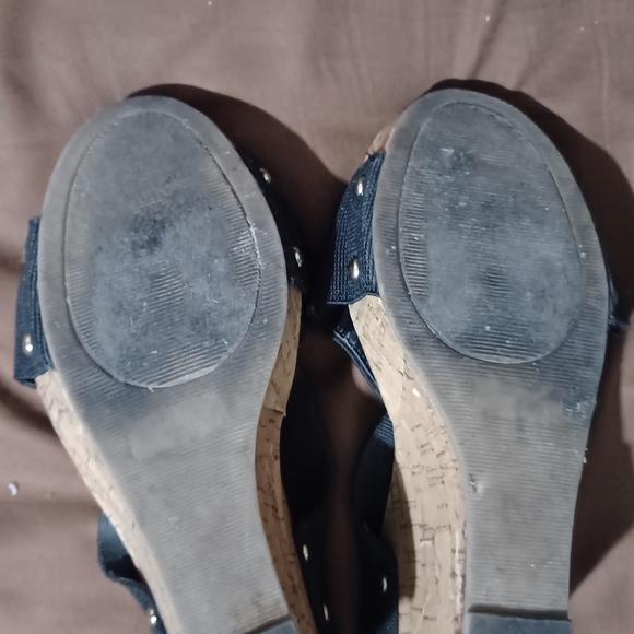 Madden Girl Black and Tan Wedge Sandals - Picture 4 of 4